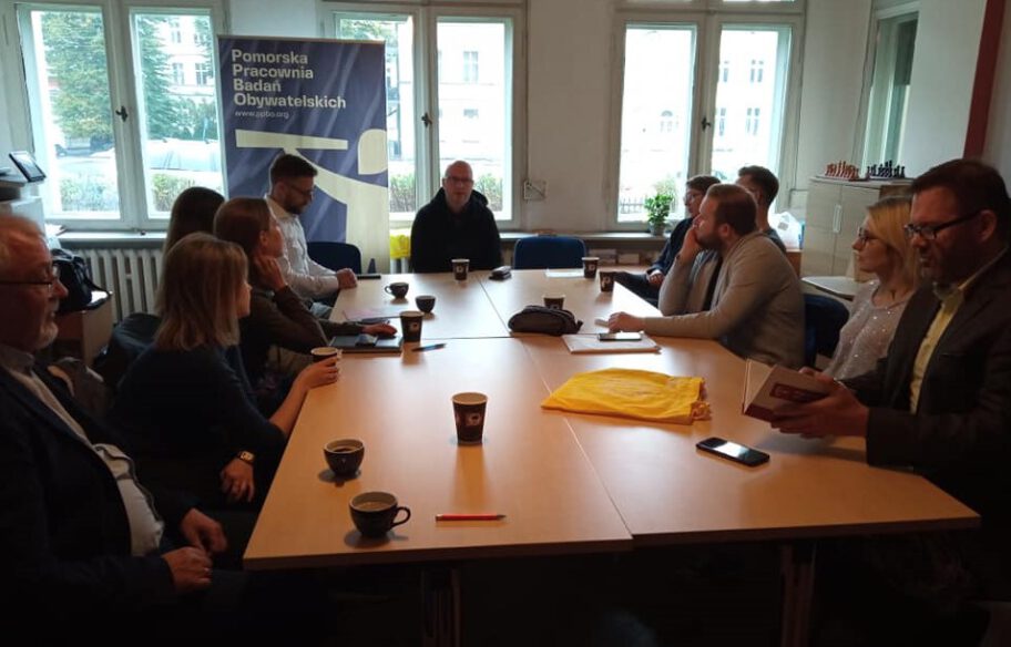 na zdjęciu widoczne są osoby reprezentujące organizacje - partnerów AS
